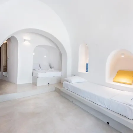 Santorini's Rising Sun Private וילה אימרוביגלי
