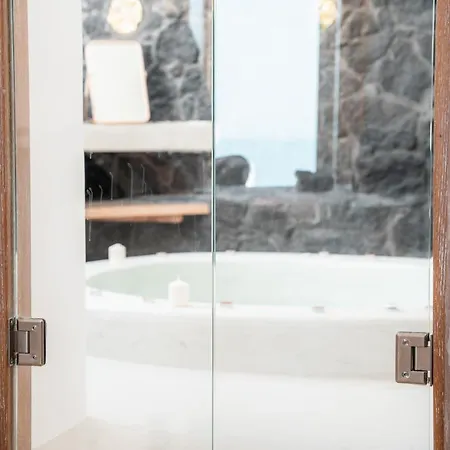 Santorini's Rising Sun Private וילה *