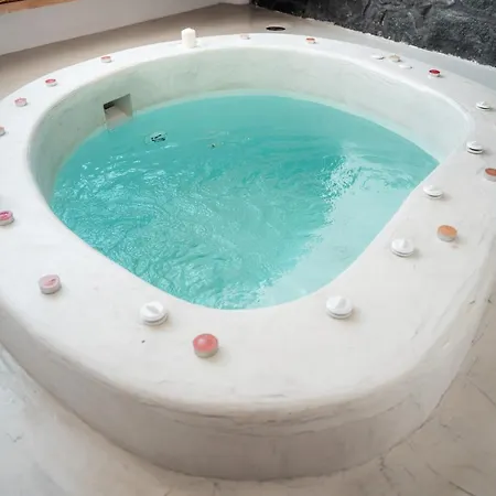 Santorini's Rising Sun Private אימרוביגלי
